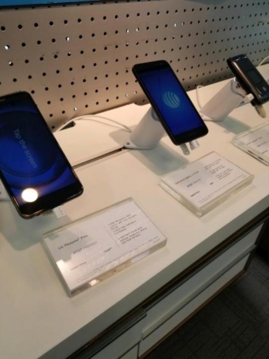 key-rex securing retail cell phone mount