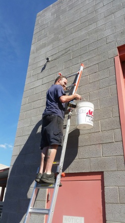 fastener stick fit control allows installer to hold 5 pound bucket up a ladder